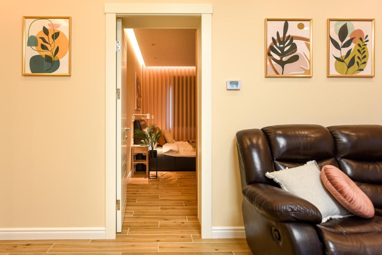 Green Leafy Brasov - Ideal 2 Bedroom Apartment Exterior photo