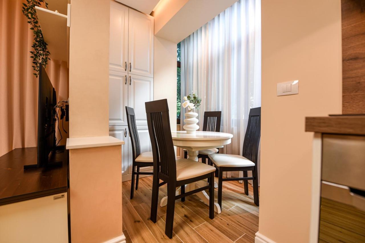Green Leafy Brasov - Ideal 2 Bedroom Apartment Exterior photo