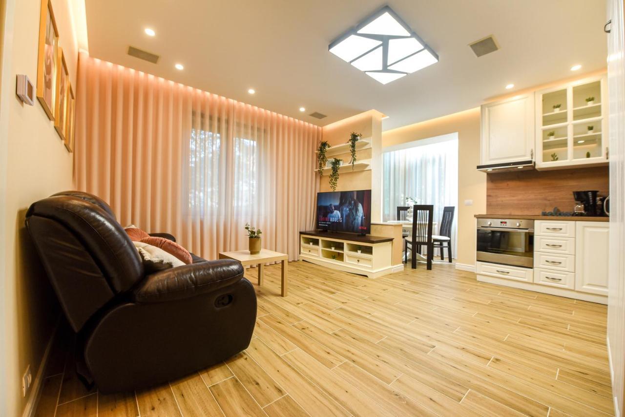 Green Leafy Brasov - Ideal 2 Bedroom Apartment Exterior photo