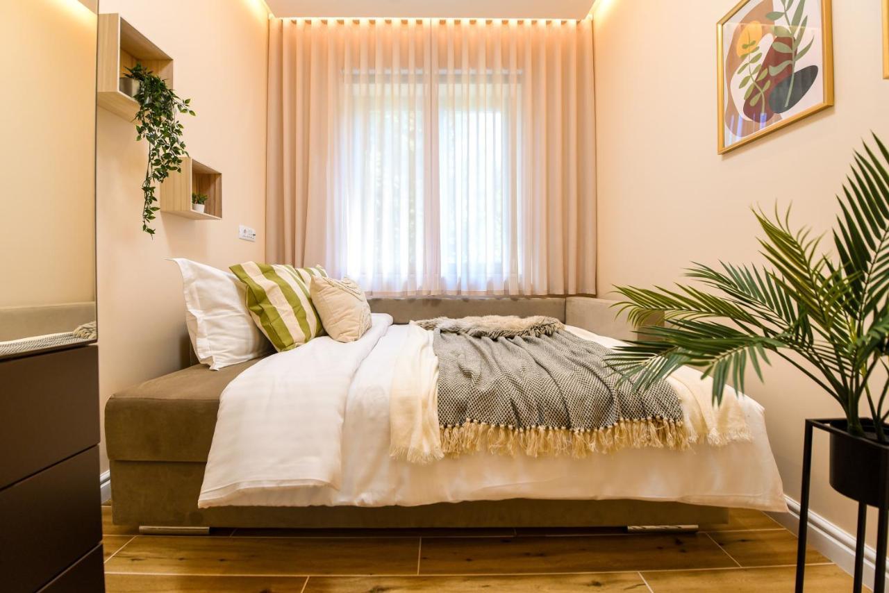 Green Leafy Brasov - Ideal 2 Bedroom Apartment Exterior photo